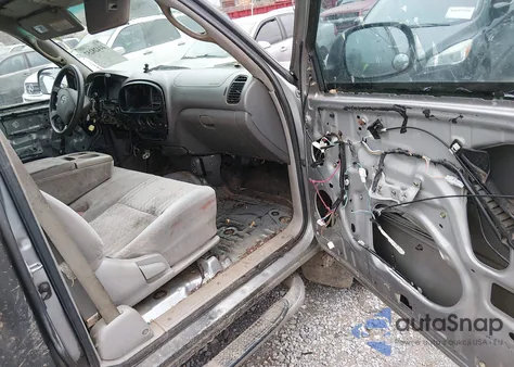 2003 Toyota Tundra Sr5 V8 z USA, uszkodzony, nr VIN 5TBRT34173S363747